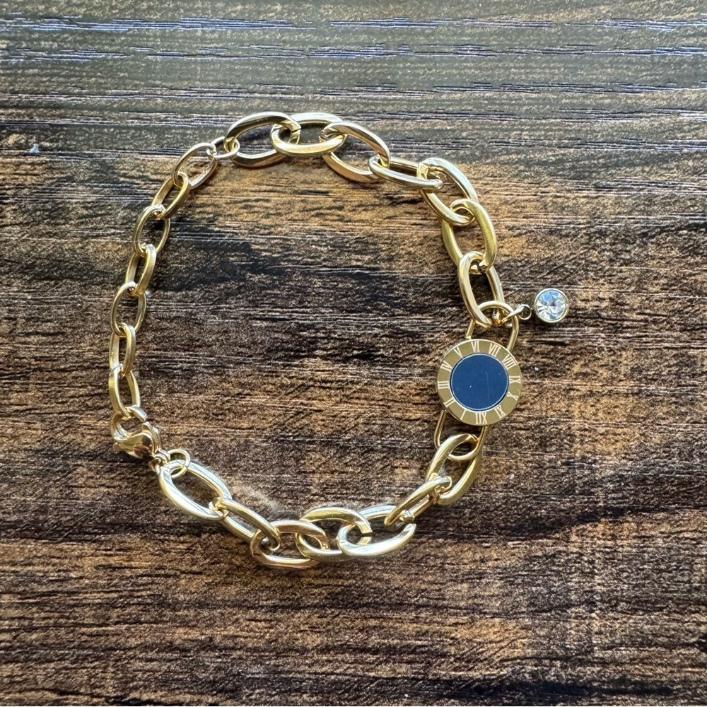 Elegant 18 Kt Gold Plated Chain Bracelet with Disc Accent